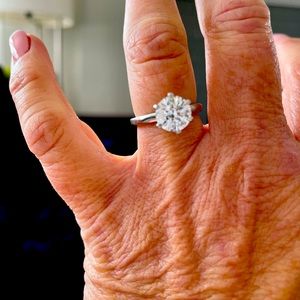 Diamond Nexus lab created platinum setting.